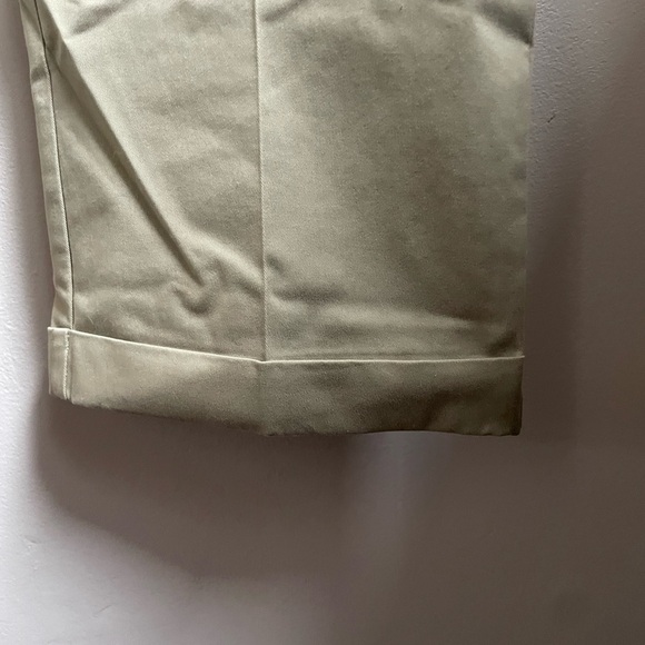 Roundtree & Yorke Men’s  khaki slacks Size 40x32 - Picture 3 of 10